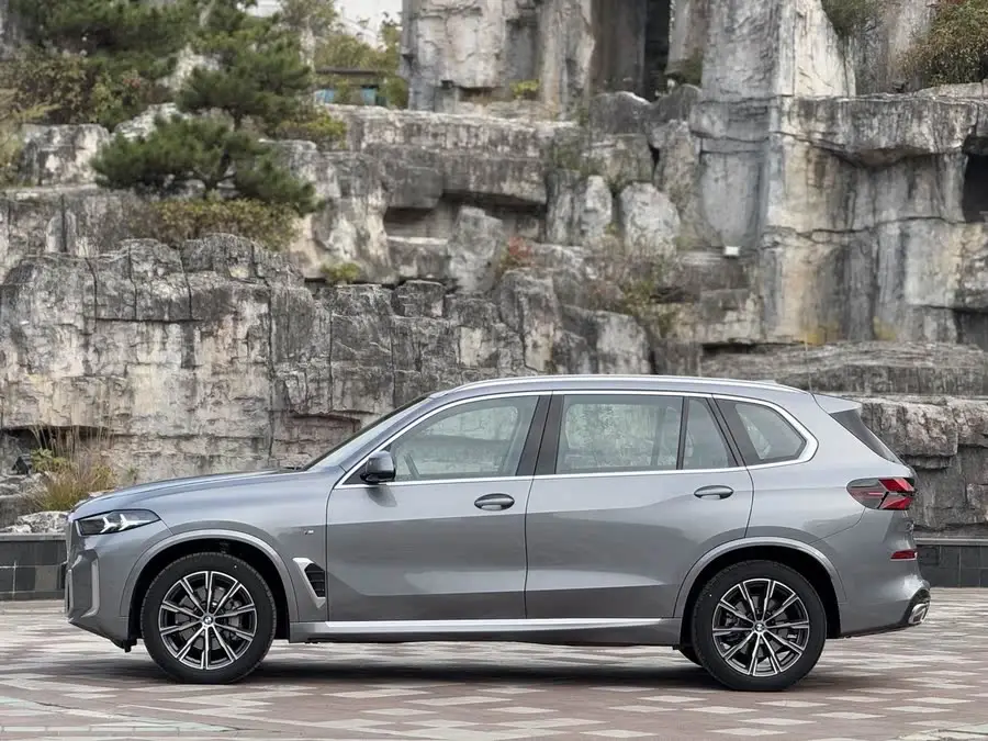 بي إم دبليو X5 2023 xDrive 30Li M حزمة رياضية