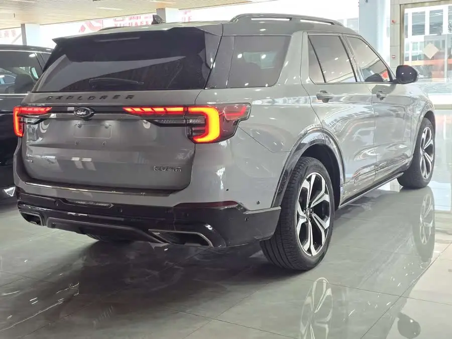 استكشاف 2023 إيكو بوست 285 دفع رباعي ST-LINE 6 مقاعد