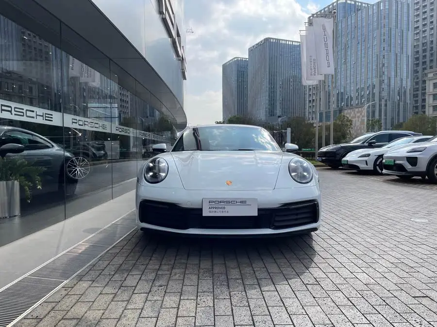 بورش 911 2023 كاريرا 4 3.0T