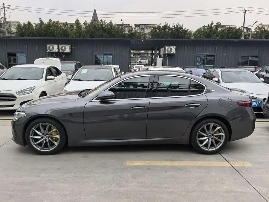 2019 Giulia 2.0T 280HP Luxury Edition