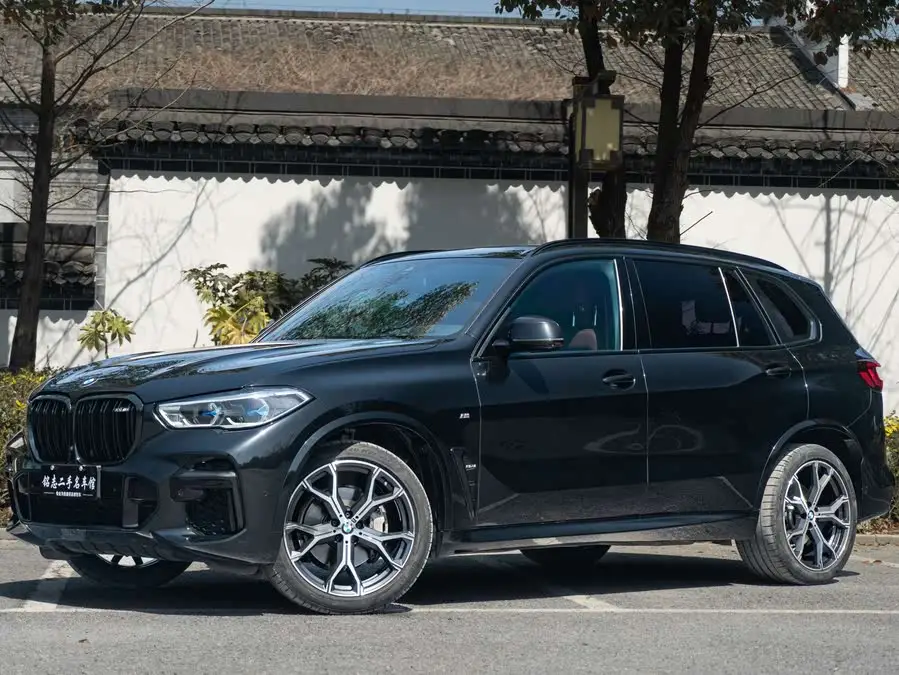 بي إم دبليو X5 2022 طراز مُعدل xDrive 40Li حزمة رياضية M