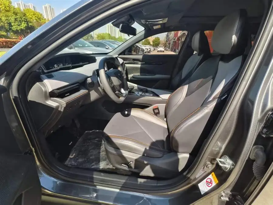 شانجان UNI-V 2023 طراز 1.5T المتميز