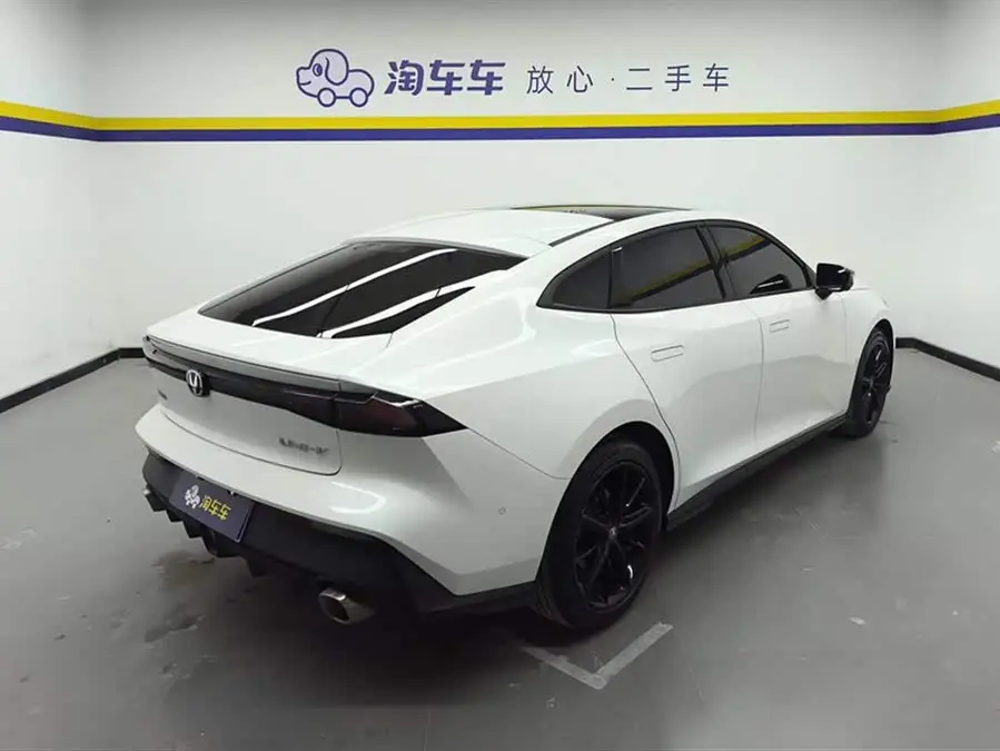 Changan UNI-V 2023 1.5T Smart Navigation Version