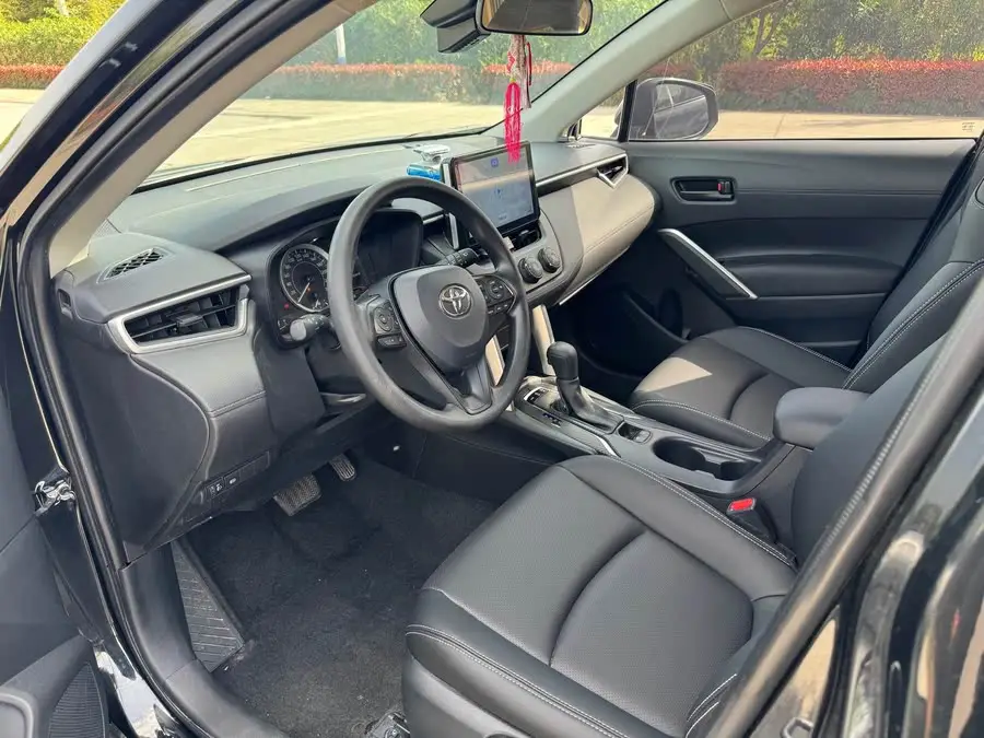 كورولا كروس 2022، 2.0 لتر رائد