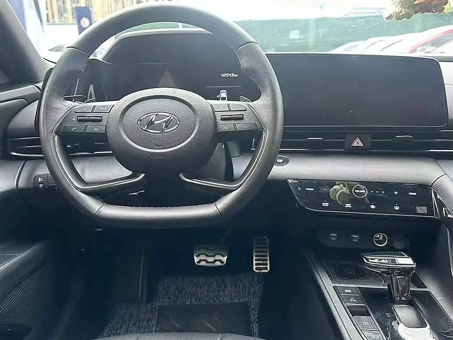 هيونداي إيلانتر 2021 240TGDi DCT TOP الإصدار الرائد