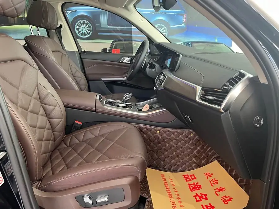 بي إم دبليو X5 2022 طراز مُحسّن xDrive 30Li حزمة رياضية M