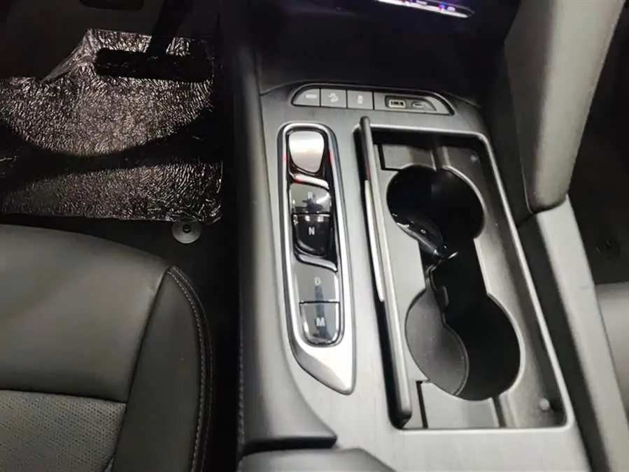 إنفيجن 2022 طراز 652T الدفع الرباعي الفاخر 7 مقاعد