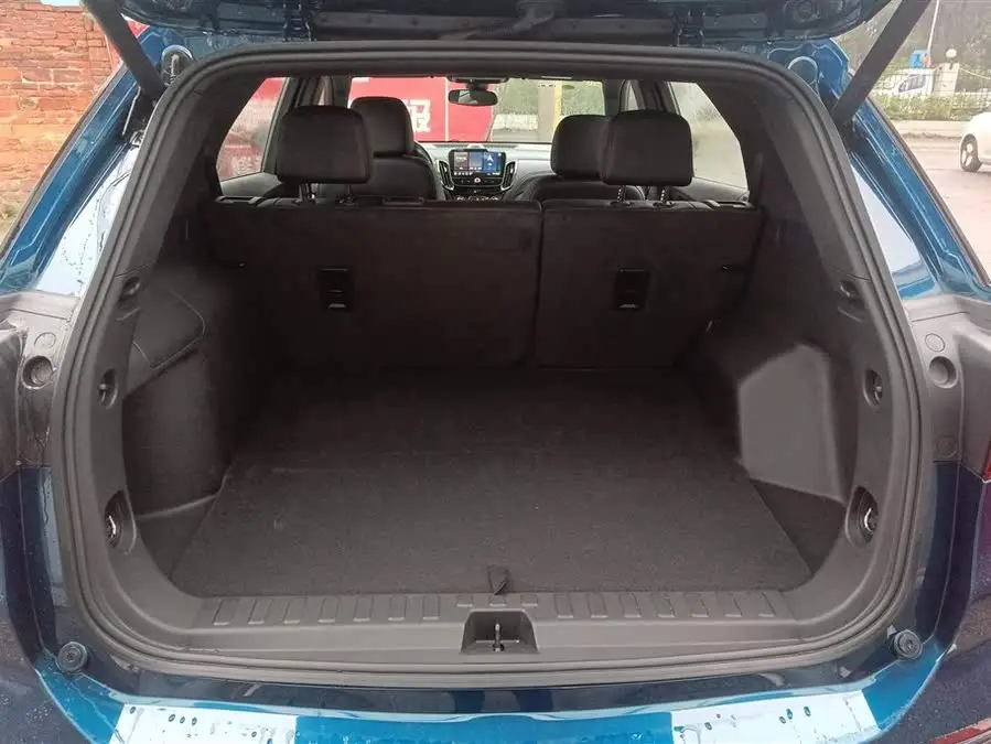 2022 شيفروليه إكويناكس هجين خفيف 550T RS إصدار الدفع الرباعي الذكي