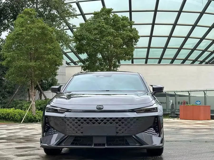 تشانغ آن UNI-V 2024 1.5T الطراز الرياضي المميز