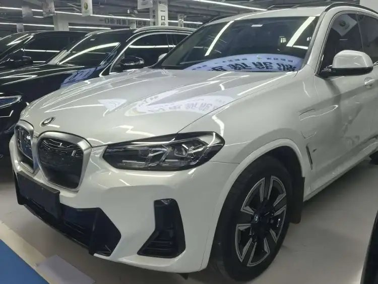 BMW iX3 2023 Leading Edition