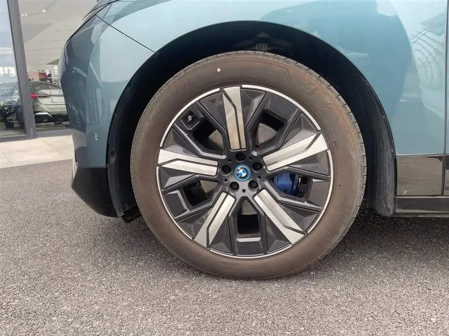 BMW iX 2023 Model Update xDrive40