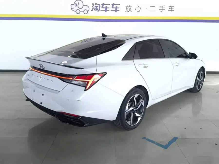 إلنترا 2022 1.5 لتر CVT LUX النسخة المميزة