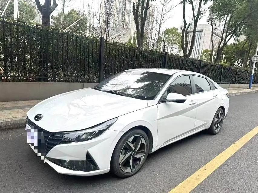 Elantra 2022 1.5L CVT LUX Premium Edition
