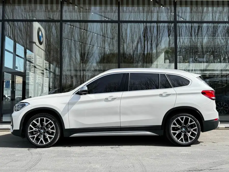 بي إم دبليو X1 2022 xDrive25Li الفاخرة