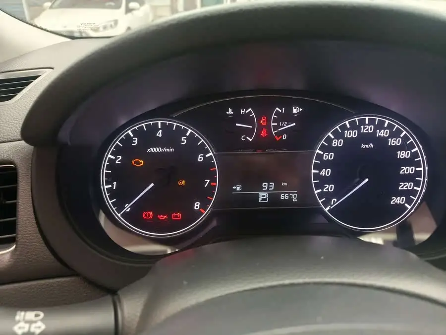 نيسان تييدا 2024 1.6 لتر CVT إصدار سبورت