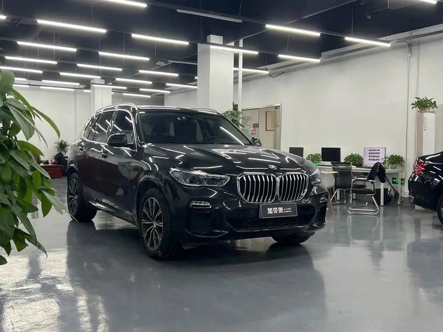 بي إم دبليو X5 2022 فئة مُجددة xDrive 40Li M حزمة رياضية