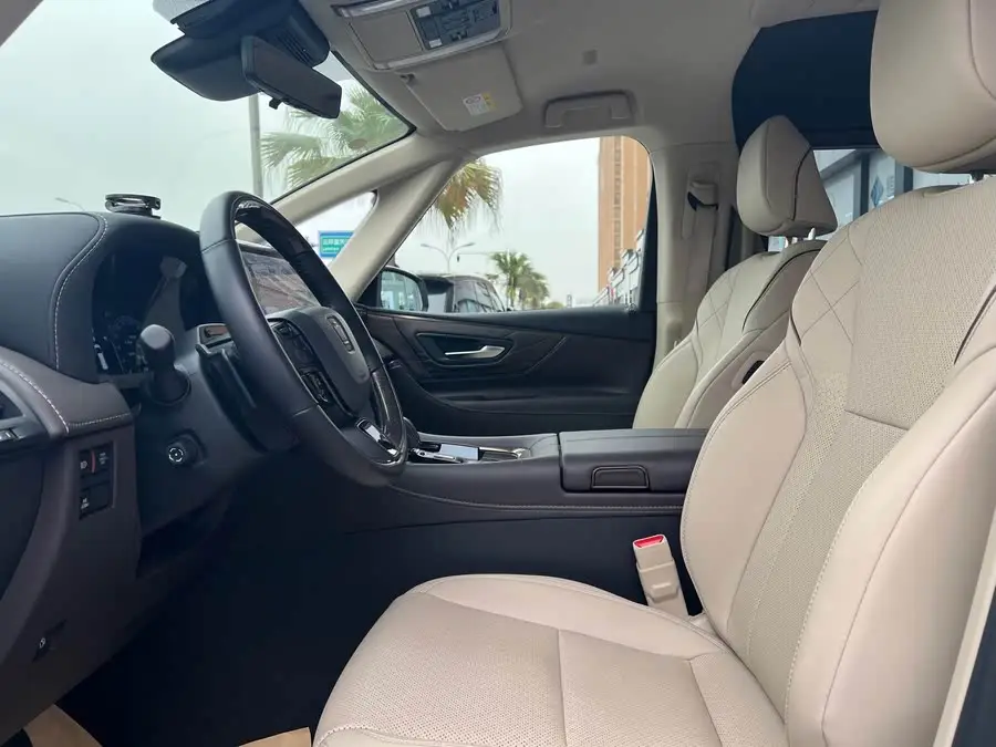 2024 تويوتا ألفارد كراون هايبرد 2.5 لتر إكزكيوتيف إديشن