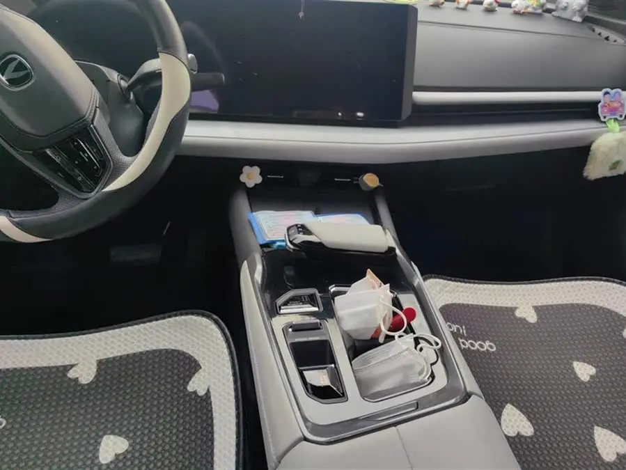 تشانجان UNI-T طراز 2023 الجيل الثاني 1.5T المتميز