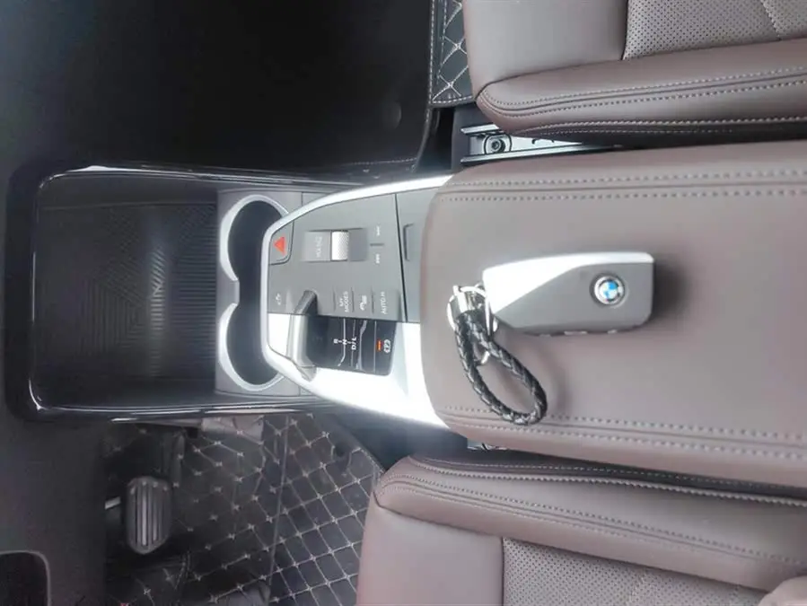 بي إم دبليو X1 2023 sDrive20Li حزمة تصميم X