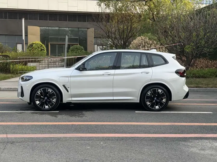 BMW iX3 2023 Creative Edition