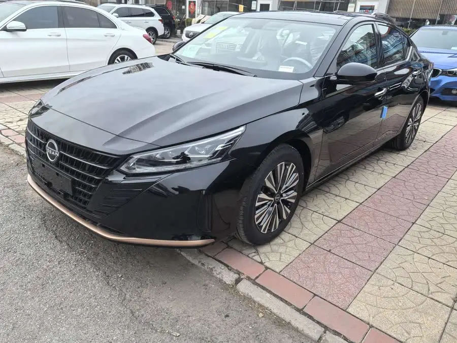 تينيا 2024 2.0 لتر SV إصدار الذهب الأسود