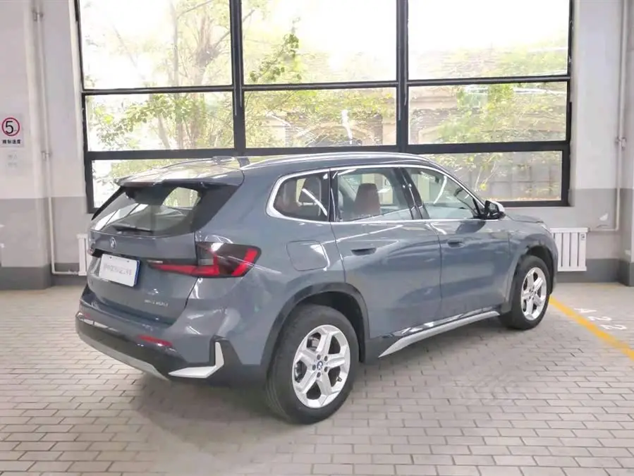 بي إم دبليو X1 2023 sDrive20Li حزمة تصميم X