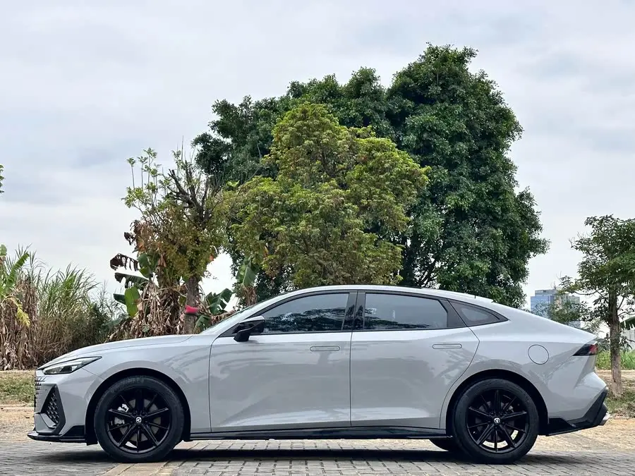 Changan UNI-V 2022 2.0T Lingsu Edition