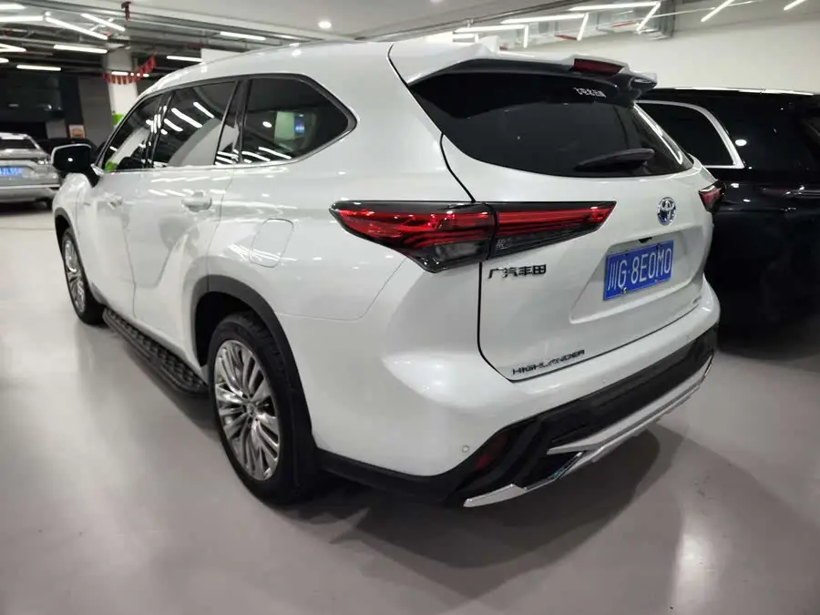 هايلاندر 2022 هايبرد 2.5 لتر دفع رباعي بريميوم 7 مقاعد