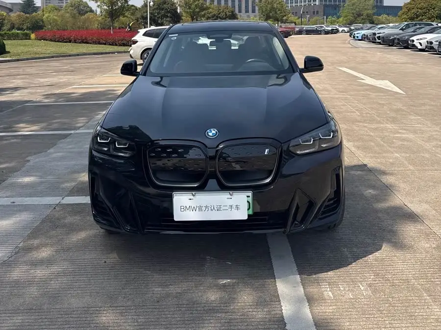 BMW iX3 2024 Leading Model