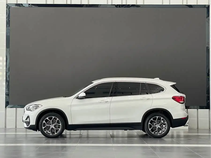 بي إم دبليو X1 2021 sDrive25Li الطراز الرائد