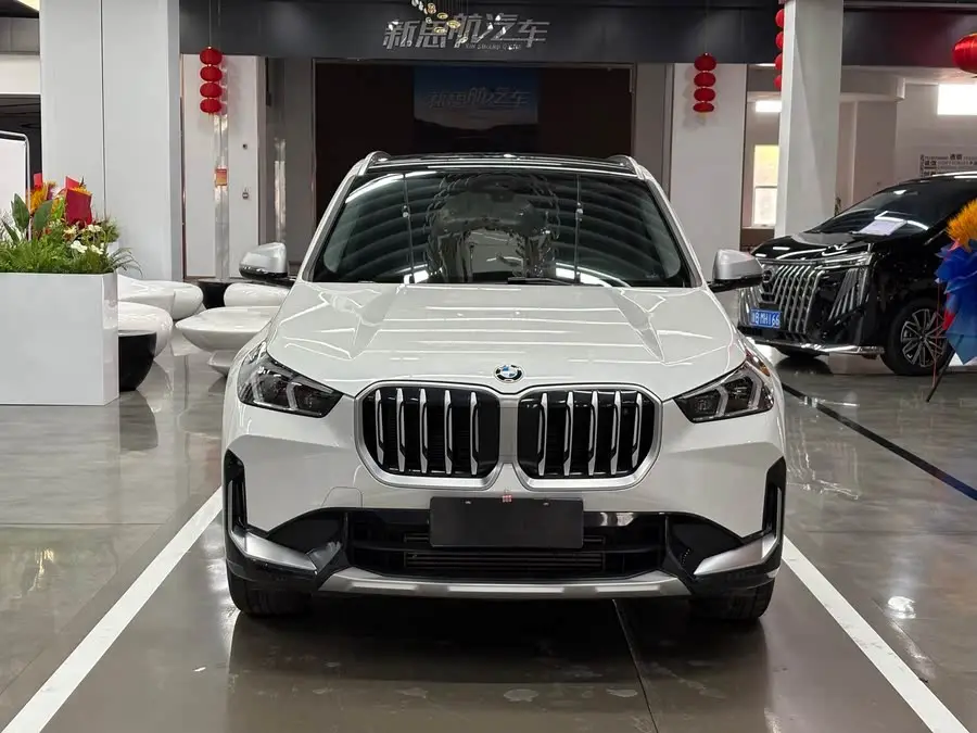 بي إم دبليو X1 2023 sDrive20Li حزمة تصميم X