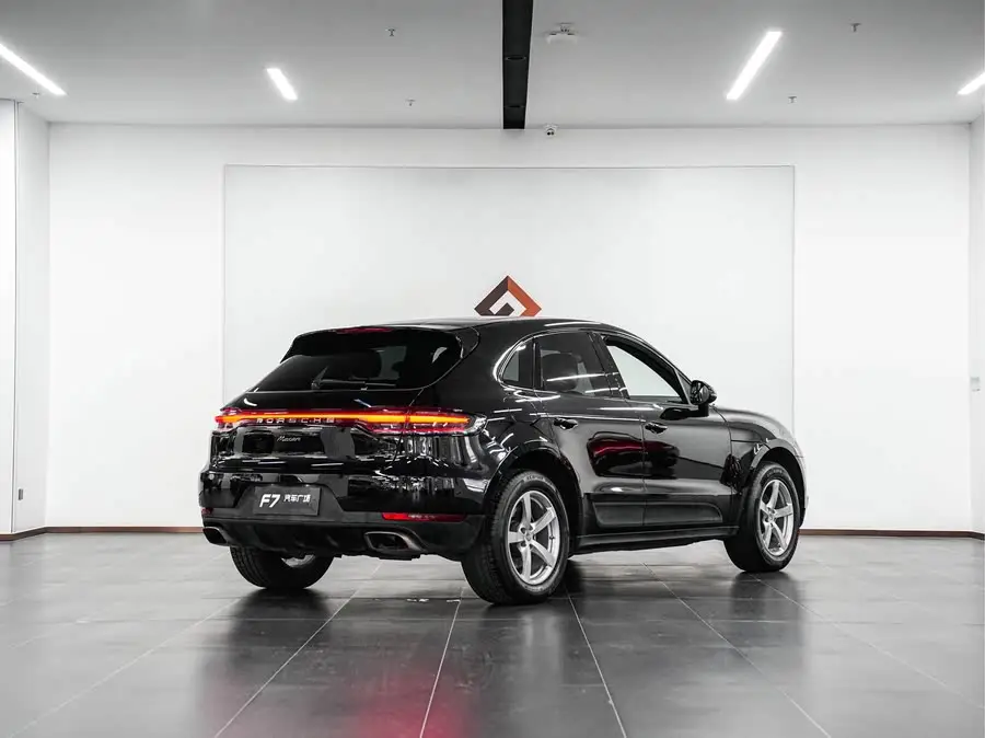 2021 Macan 2.0T