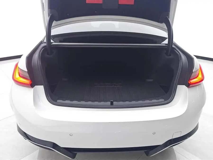 بي إم دبليو i3 2022 eDrive 35 L