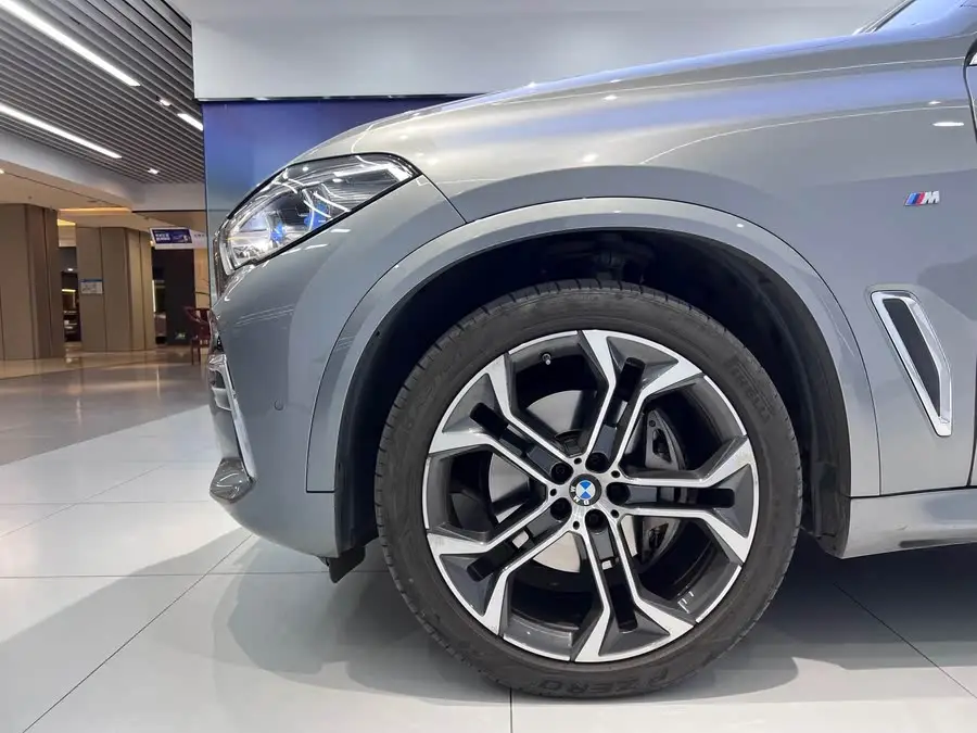 بي إم دبليو X5 2022 xDrive 40Li حزمة M الرياضية