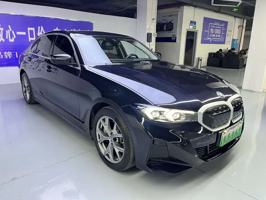 بي ام دبليو i3 2022 eDrive 35 L