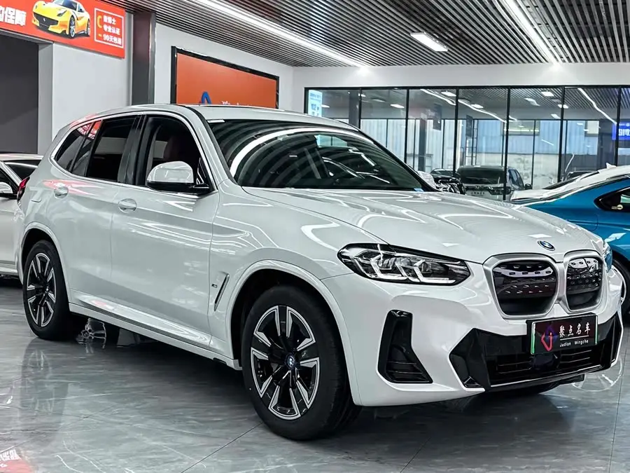 BMW iX3 2024 Leading Edition