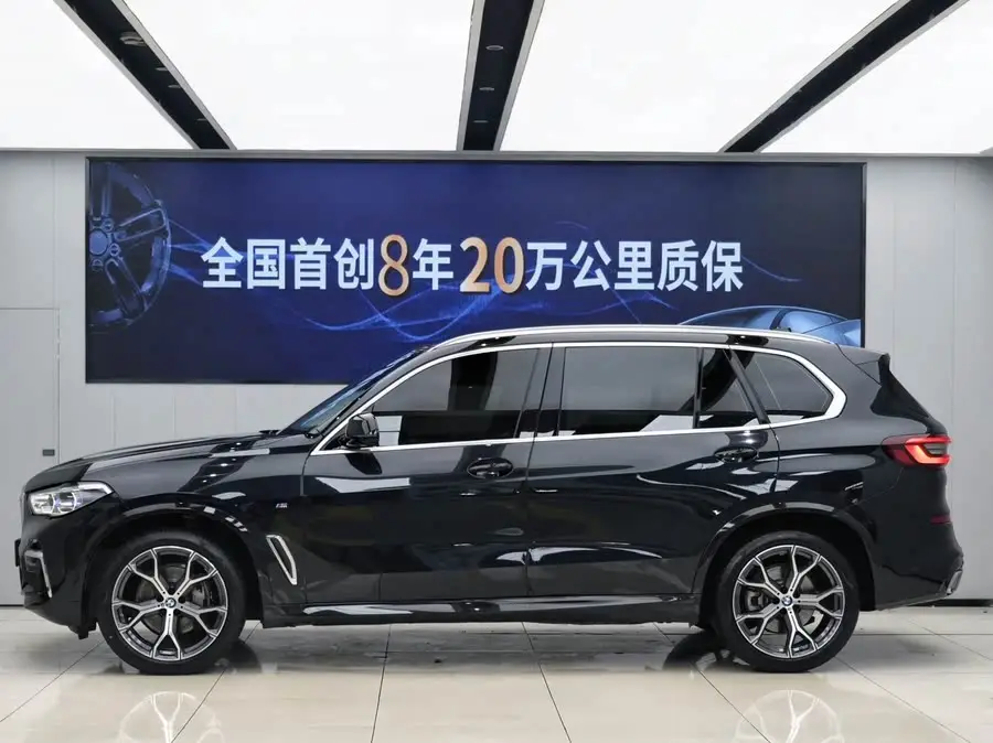 بي إم دبليو X5 طراز 2022 تحديث xDrive 40Li حزمة رياضية M