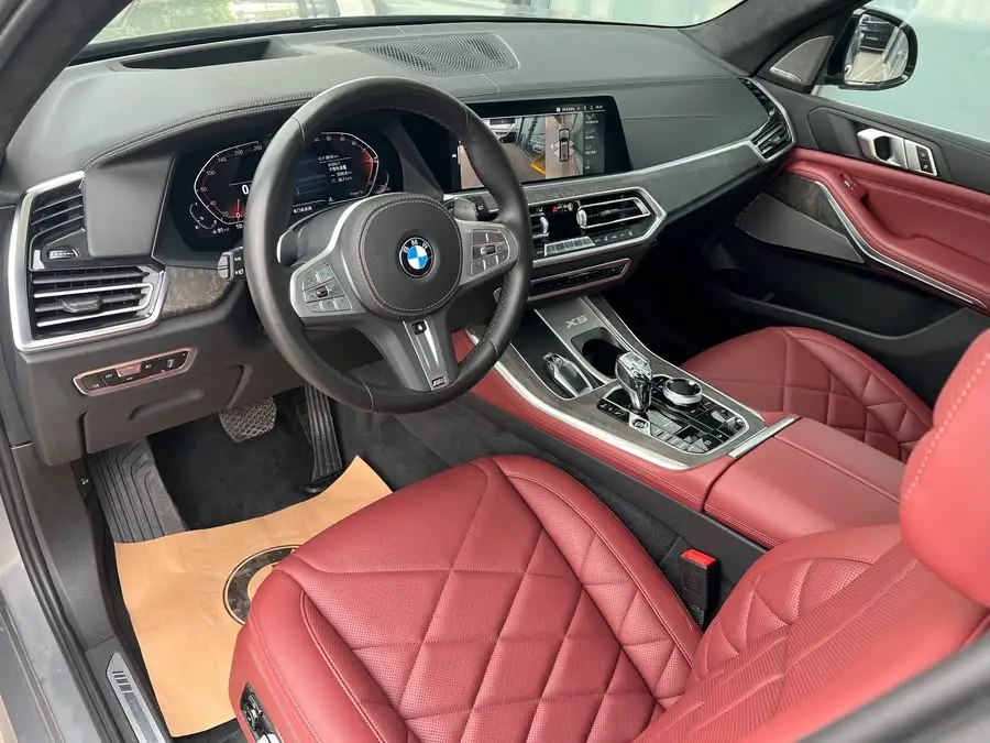 BMW X5 2022 xDrive 40Li M Sport Package