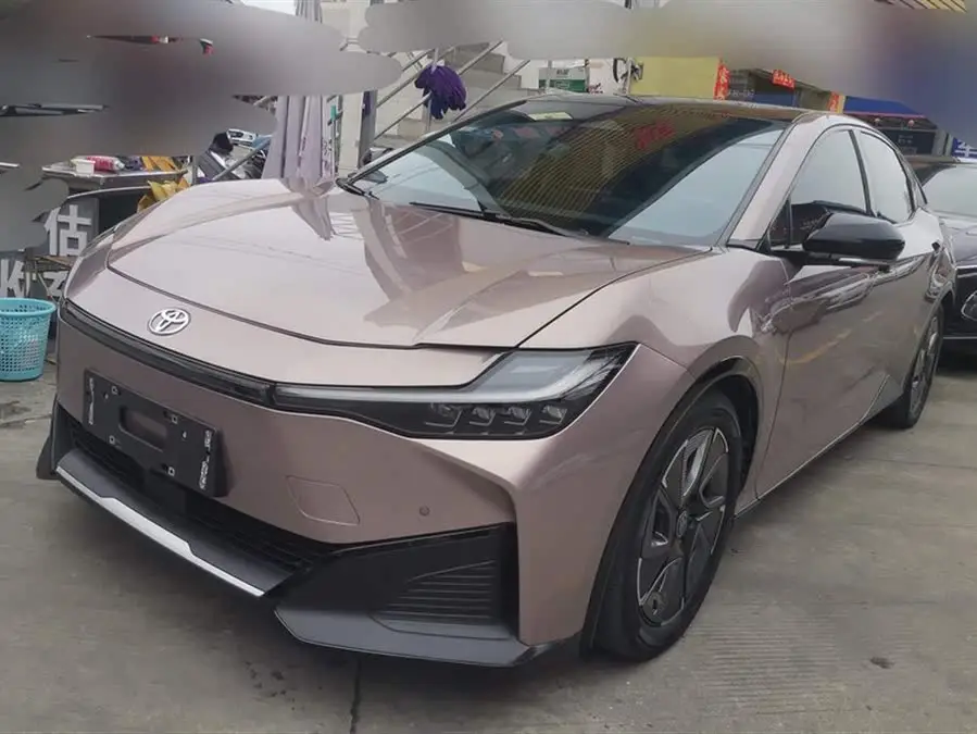 تويوتا bZ3 2023 طراز 616 كم مدى طويل Premium