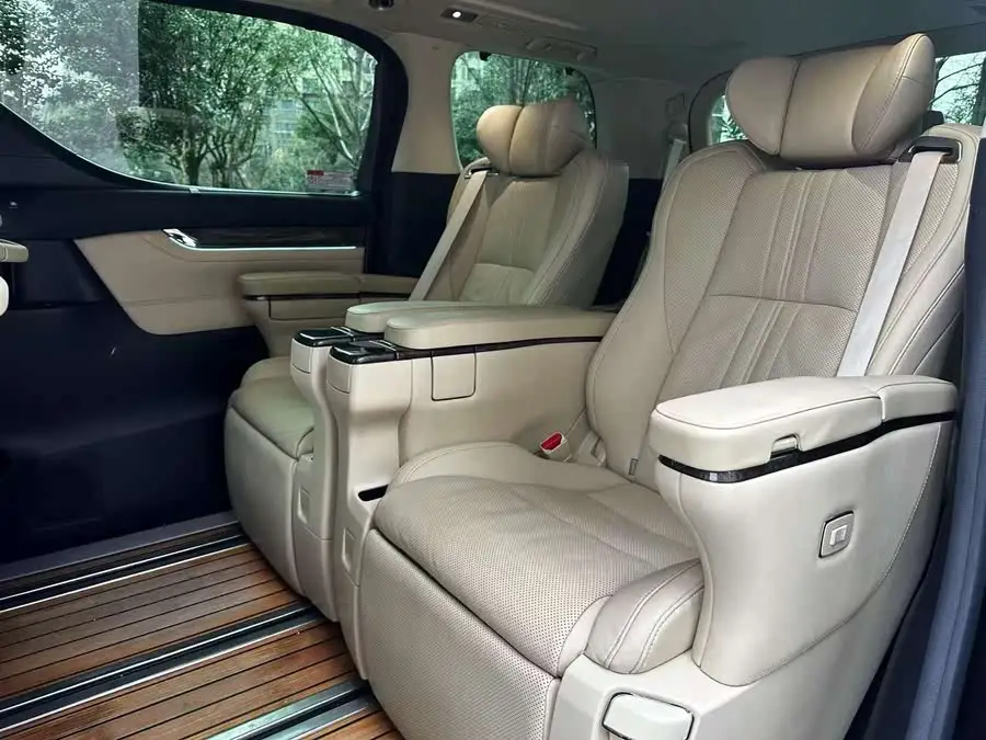 ألفارد 2020 هجين 2.5 لتر إصدار بريميوم