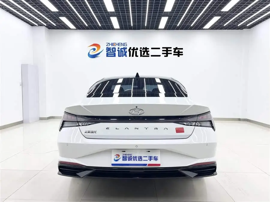 2022 هيونداي إيلانtra 1.5L CVT LUX بريميوم