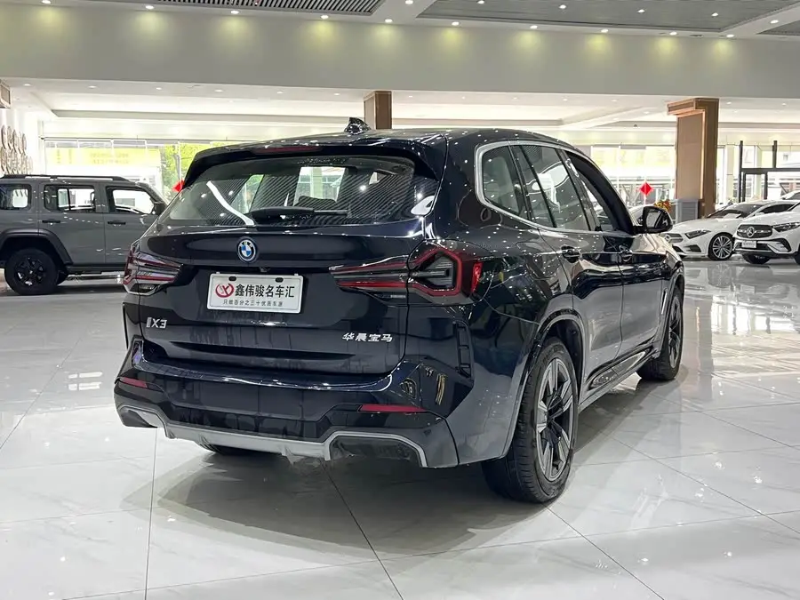 بي إم دبليو iX3 2024 طراز رائد