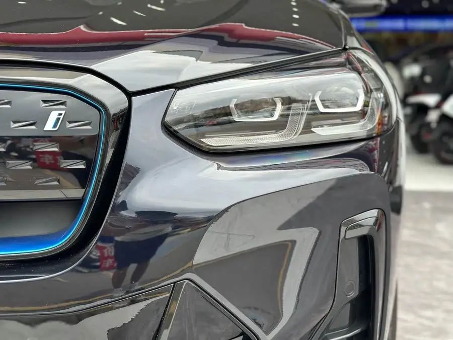 BMW iX3 2021 Leading Edition