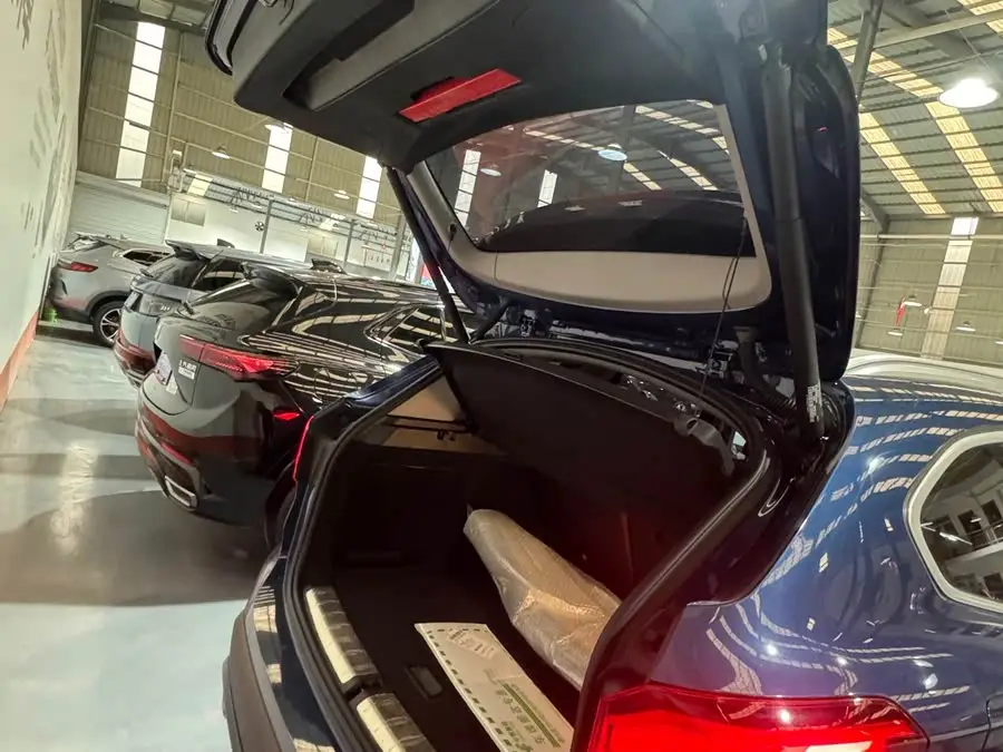 بي إم دبليو X1 2022 sDrive25Li النسخة الرائدة