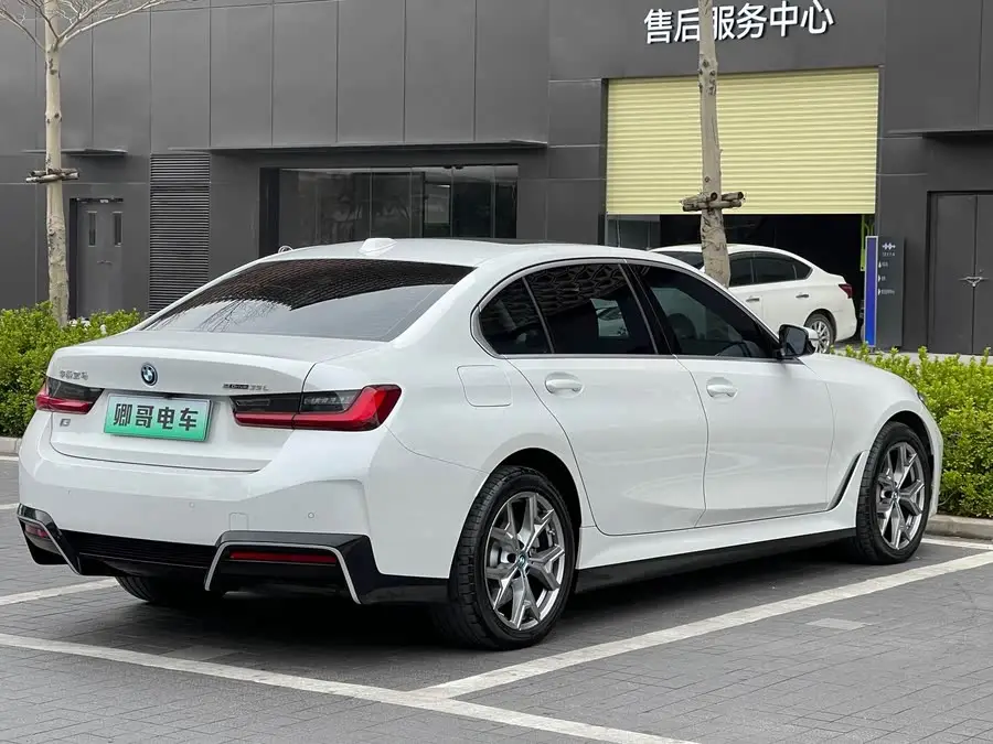 بي إم دبليو i3 2024 eDrive 35 L