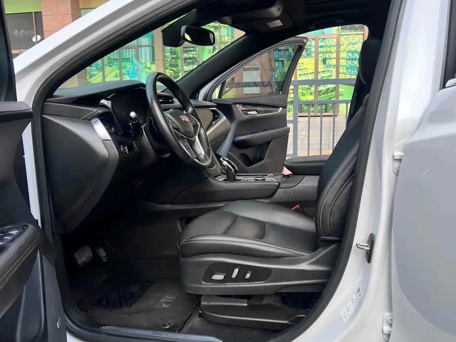 كاديلاك XT5 طراز 2021 28T الفاخرة