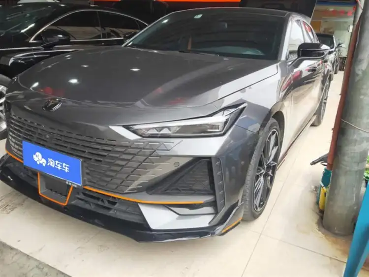 Changan UNI-V 2022 1.5T Smart Navigation Edition