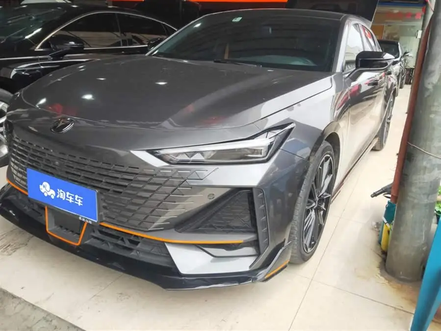 Changan UNI-V 2022 1.5T Smart Navigation Edition