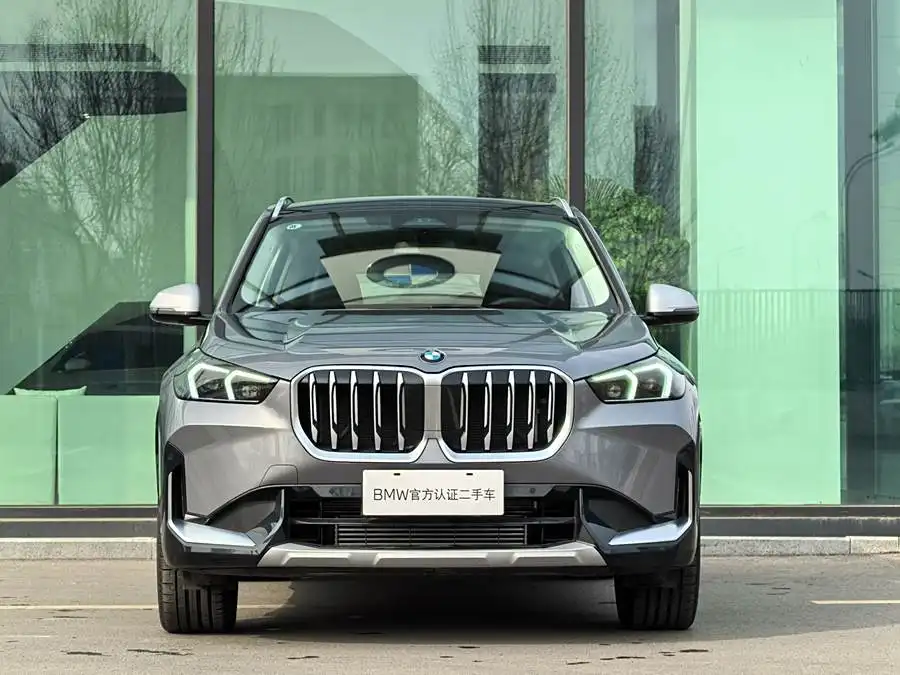 بي إم دبليو X1 2023 xDrive25Li حزمة التصميم X