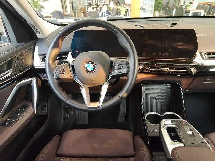 بي إم دبليو X2 (مستورد) طراز 2024 sDrive25i حزمة M الرياضية